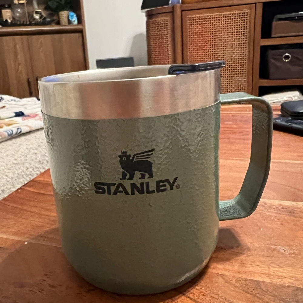 Stanley Classic Legendary Camp Insulated Mug - Picture 2 of 5